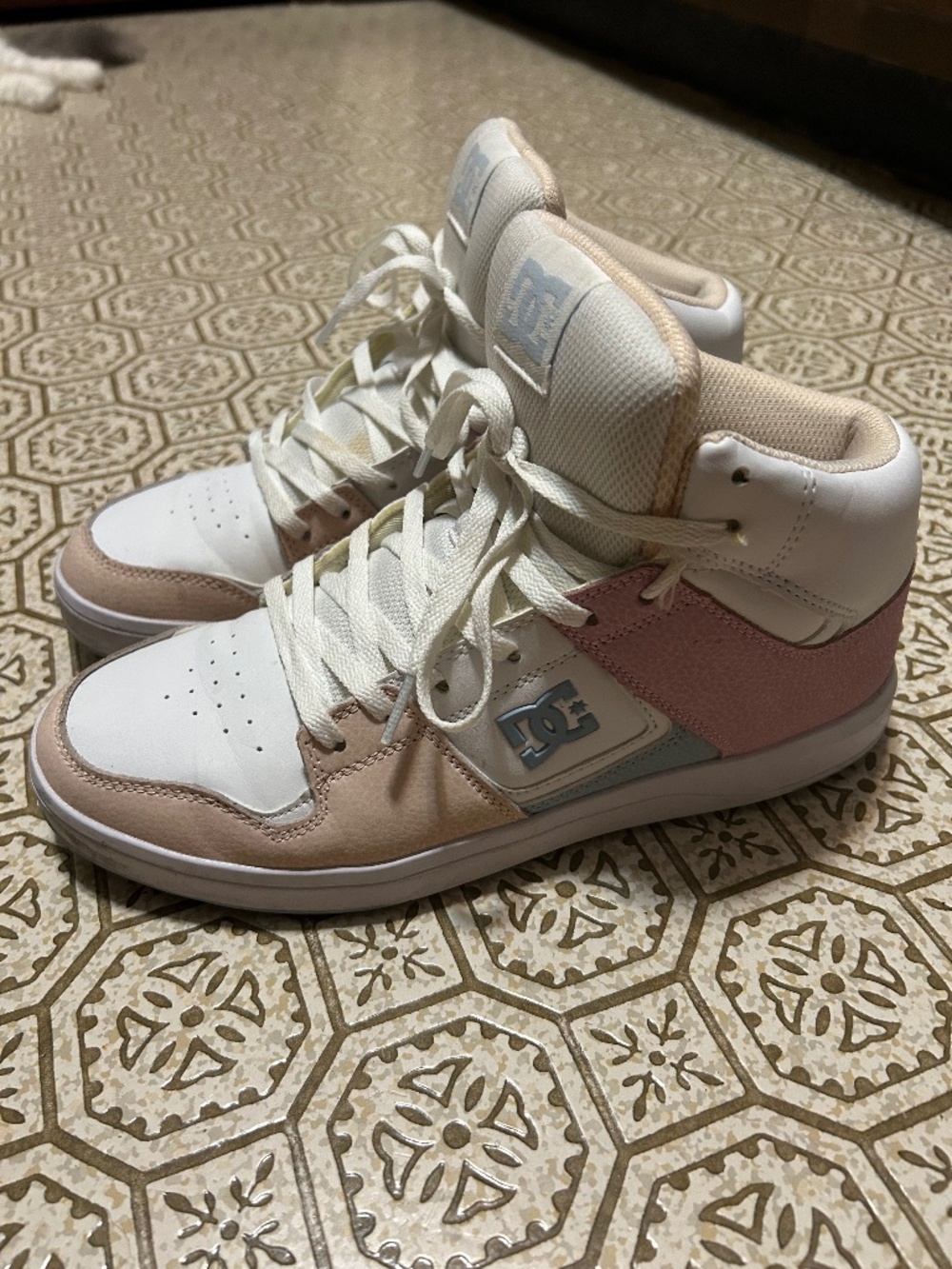 DC WOMANS MANTECAS SIZE 11